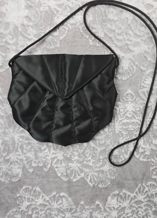 Sac pochette vintage noir effet satin – Fabriqué à Taïwan – Bon état, brand: Inconnu, condizioni: Buone, €6.00, €7.00 include la Protezione acquisti