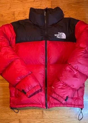 Doudoune The North Face 700 Rouge taille:S, marque: The North Face, état: Très bon état, taille: S, 90,00 €, 95,20 € Protection acheteurs incluse