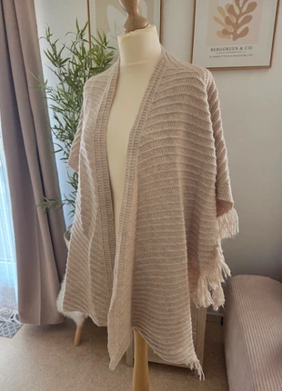 Cape poncho, merk: Promod, staat: Heel goed, maat: Universele maat, € 14,90, € 16,35 inclusief Kopersbescherming