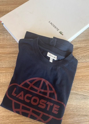 T-shirt Lacoste blu navy da ragazzo, completa di scatola originale, brand: Lacoste, condizioni: Ottime, taglia: 14 anni / 164 cm, €23.00, €24.85 include la Protezione acquisti
