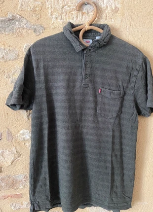 Polo Gris et Kaki Levi's Taille M, marque: Levi's, état: Très bon état, taille: M, 8,90 €, 10,05 € Protection acheteurs incluse