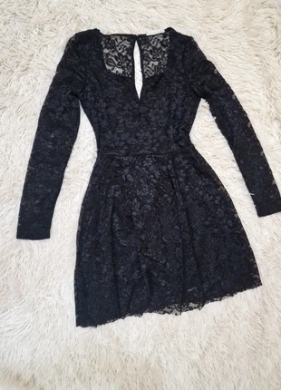 Abito nero in pizzo con dettagli trasparenti e apertura sulla schiena must have primaverile🖤, marque: Eleganza, état: Très bon état, taille: XS / 34 / 6, 5,00 €, 5,95 € Protection acheteurs incluse