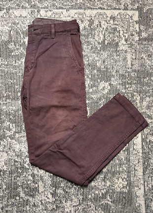 Chino Levi’s – Taille 31/32 – Couleur Pourpre, marque: Levi's, état: Bon état, taille: W31 | FR 40, 20,00 €, 21,70 € Protection acheteurs incluse