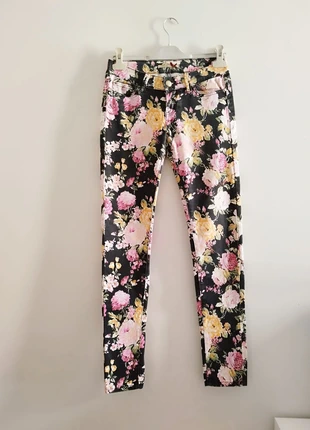 Jeans motifs fleurs TM, marca: Daysie, estado: Muito bom, tamanho: M / 38 / 10, €7.00, €8.05 inclui Proteção do Comprador