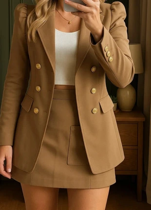 Ensemble blazer et jupe camel à boutons dorés – style chic et intemporel, condizioni: Ottime, taglia: S / IT 40 / EU 36, €29.00, €31.15 include la Protezione acquisti