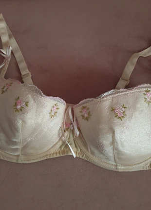 H&M bra underwired cream antique lace size 38D, brand: H&M, condition: Very good, size: 38D, £15.00, £16.45 includes Buyer Protection