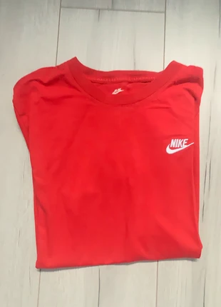T-shirt Nike, merk: Nike, staat: Heel goed, maat: S, € 10,00, € 11,20 inclusief Kopersbescherming