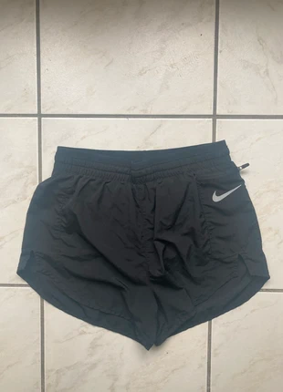 Short running Nike taille XS couleur noir, marke: Nike, zustand: Sehr gut, größe: XS / 34 / 6, 14,00 €, 15,40 € beinhaltet Vinted-Käuferschutz Pro