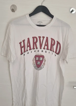 Harvard T shirt, brand: Harvard, condizioni: Ottime, taglia: L / IT 44 / EU 40, €2.50, €3.33 include la Protezione acquisti