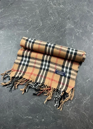 Écharpe Burberry marron en lambswool (laine d’agneau) de haute qualité, mesurant 150 cm x 30 cm, brand: Burberry, condition: Very good, €39.90, €42.60 includes Buyer Protection