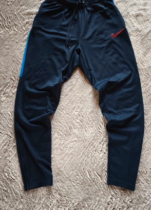 Jogging / Survêtement enfant bleu marine Nike logo brodé | Taille S enfant garçon, marque: Nike, état: Très bon état, taille: S, 7,90 €, 9,00 € Protection acheteurs incluse