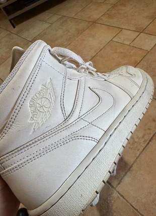 Nike Air Jordan 1 Mid Bianche – Uomo 44,5 (US 10.5 / EU 44.5), brand: Nike, condizioni: Ottime, taglia: 44.5, €40.00, €42.70 include la Protezione acquisti