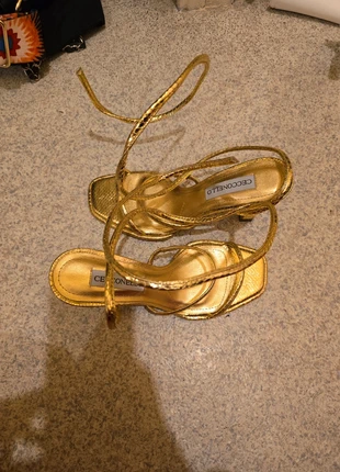 Talon aiguille doré, merk: Cecconello, staat: Heel goed, maat: 38, € 30,00, € 32,20 inclusief Kopersbescherming