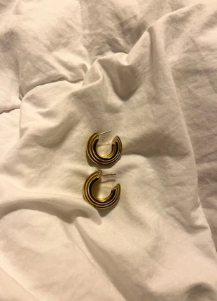 Boucles d’oreilles créoles style old money doré pinterest, marque: COS, état: Neuf sans étiquette, 12,00 €, 13,30 € Protection acheteurs incluse