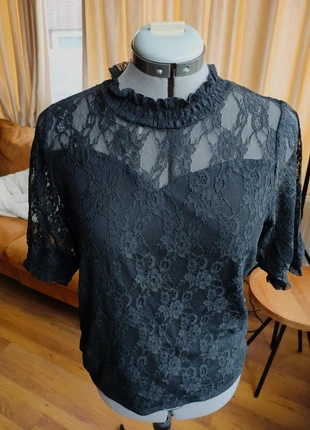 Black lace japanese top, merk: Lolita, staat: Heel goed, maat: L / 40 / 12, € 6,00, € 7,00 inclusief Kopersbescherming