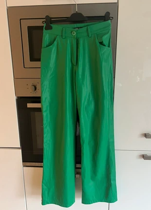 Most Wanted groene leren broek, merk: Most Wanted, staat: Heel goed, maat: S / 36 / 8, € 8,95, € 10,10 inclusief Kopersbescherming