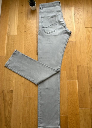 Jean pantalon denim Celio gris très clair W33L32 taille 42 XL, brand: Celio, condizioni: Buone, taglia: XL / IT 46 / EU 42, €25.00, €26.95 include la Protezione acquisti