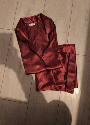 Pyjama neuf satiné pour femme en rouge bordeaux, brand: c.city, condizioni: Nuovo senza cartellino, taglia: L / IT 44 / EU 40, €19.00, €20.65 include la Protezione acquisti