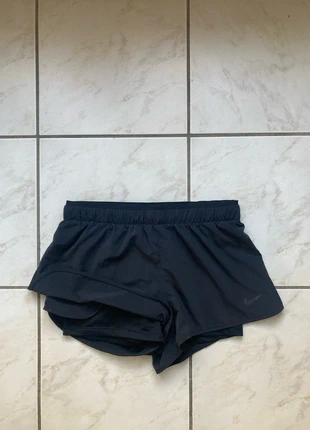 Short running Nike taille S couleur noir, marke: Nike, zustand: Sehr gut, größe: S / 36 / 8, 22,00 €, 23,80 € beinhaltet Vinted-Käuferschutz Pro