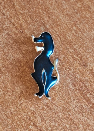 Broche Dorée en Forme de Chien Noir Émaillé, marke: émaillé, zustand: Sehr gut, 45,00 €, 47,95 € inklusive Vinted-Käuferschutz