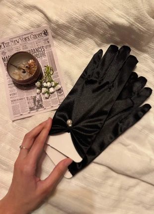 Gants en satin vintage pour femme - NEUFS, condition: New with tags, size: One size, €3.50, €4.38 includes Buyer Protection