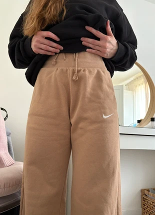 Jogging large Nike beige - Taille XS, marke: Nike, zustand: Sehr gut, größe: XS / 34 / 6, 25,00 €, 26,95 € inklusive Vinted-Käuferschutz