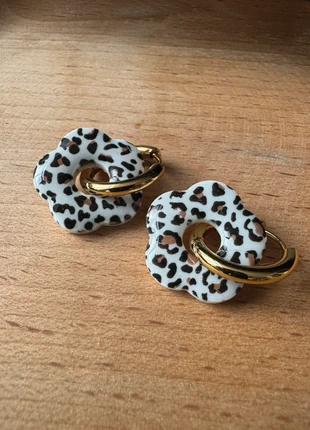 Boucles d’oreilles fleurs blanches avec du léopard noir et marron, marca: Noir, estado: Novo sem etiquetas, €8.50, €9.63 inclui Proteção do Comprador Pro