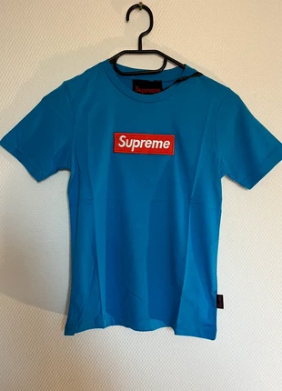 T shirt supreme bleu, brand: Supreme, condition: Very good, size: 8 years / 128 cm, €8.00, €9.10 includes Buyer Protection