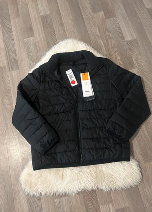 Doudoune noire Léger Timberland taille L femme, marque: Timberland, état: Neuf avec étiquette, taille: L, 50,00 €, 53,20 € Protection acheteurs incluse