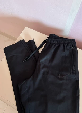 Pantaloni tuta uomo M • Nike, brand: Nike, condizioni: Buone, taglia: M, €10.00, €11.20 include la Protezione acquisti