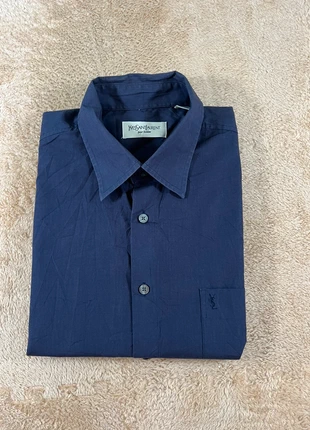 Chemise manches courtes Yves Saint Laurent | Taille L | Très bon état, marque: Yves Saint Laurent, état: Très bon état, taille: L, 25,00 €, 26,95 € Protection acheteurs incluse