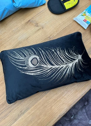 Laurence Llewelyn-Bowen cushion, brand: Laurence Llewelyn Bowen, condition: Very good, size: Other, £12.00, £13.30 includes Buyer Protection