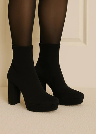 Black suede sock ankle boots 41/US 9.5 very good, marque: H&M, état: Très bon état, taille: 41, 6,99 €, 8,04 € Protection acheteurs incluse