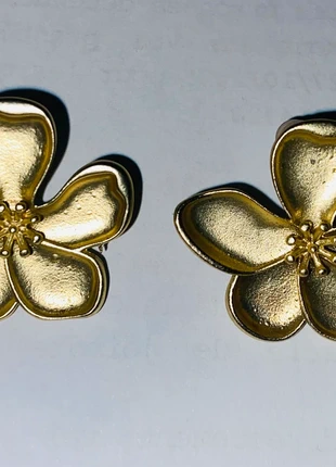 Boucle d’oreille en fleur F’ de trefle doré plate, brand: Je ne sais quoi, condizioni: Ottime, €3.70, €4.59 include la Protezione acquisti