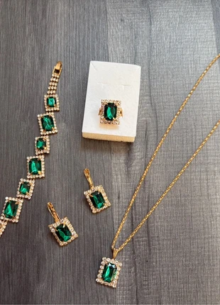 Ensemble collier, bracelet, bague et boucles d'oreilles vert émeraude, condition: New without tags, €10.00, €11.20 includes Buyer Protection