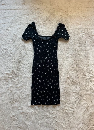 Robe noire fleurie à manches bouffantes - Style bohème chic taille XS, marke: H&M, zustand: Sehr gut, größe: XS / 34 / 6, 4,50 €, 5,43 € inklusive Vinted-Käuferschutz
