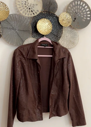 Jolie veste similicuir marron taille 42 comme neuf, brand: Molly Jo, condizioni: Ottime, taglia: XL / IT 46 / EU 42, €19.00, €20.65 include la Protezione acquisti Pro