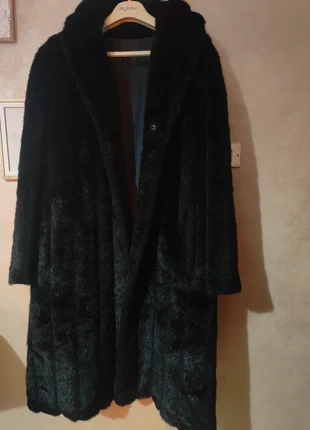 Pelliccia Lunga Vintage da Signora veste M/L abbondante come nuova ma ha i bottoni solo da un lato, marca: Vintage Love, estado: Muy bueno, tamaño: M / 38 / 10, 40,00 €, 42,70 € Protección al comprador incluida