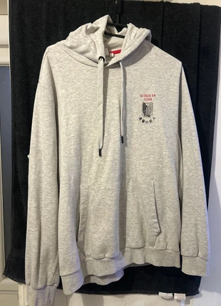 Pull attack des titan, marke: Attack On Titan, zustand: Sehr gut, größe: XL, 5,00 €, 5,95 € inklusive Vinted-Käuferschutz