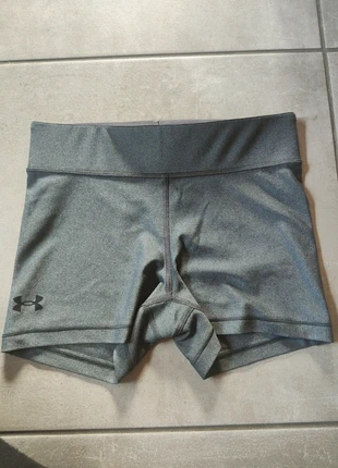 Short moulant sport - Under armour - Taille S gris - très bon état, marque: Under Armour, état: Très bon état, taille: S / 36 / 8, 10,00 €, 11,20 € Protection acheteurs incluse