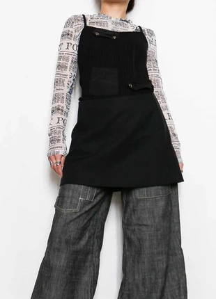 Simple black skirt | Jupe simple noir, marque: Benetton, état: Très bon état, taille: XS / 34 / 6, 9,00 €, 10,15 € Protection acheteurs (Pro) incluse