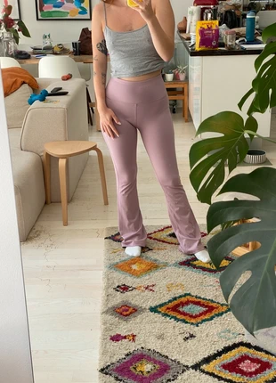 👟 Sporthose in Flieder – Größe S, bequem & stylisch, marke: Primark, zustand: Sehr gut, größe: S / 36 / 8, 5,00 €, 5,95 € inklusive Vinted-Käuferschutz