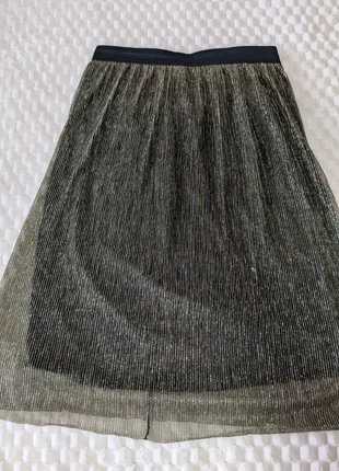 geplooide midirok met goudkleurige lurex-details Hema, merk: Hema, staat: Heel goed, maat: M / 38 / 10, € 5,00, € 5,95 inclusief Kopersbescherming