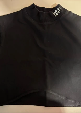 Maglietta Nera Reebok, brand: Reebok, condizioni: Ottime, taglia: S / IT 40 / EU 36, €18.00, €19.60 include la Protezione acquisti