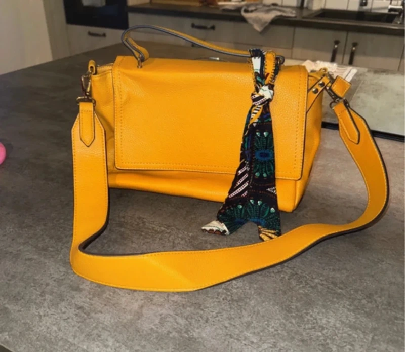 Sac à main moutarde avec noeu
