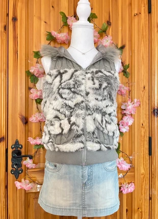 Faux Fur Hooded Vest | Knitted Panel Detail | Zip Front | 255., marque: y2k, état: Très bon état, taille: M / 38 / 10, 23,00 €, 24,85 € Protection acheteurs incluse