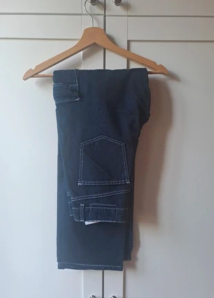 Pantaloni Cargo Blu con Cuciture Bianche, merk: Bershka, staat: Heel goed, maat: S / 36 / 8, € 4,00, € 4,90 inclusief Kopersbescherming
