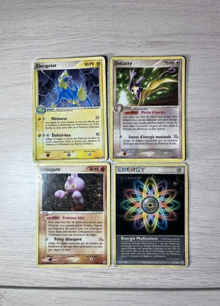 Cartes Pokémon Elecsprint 7/106, Delcatty 8/108 et Debugant 33/115, Énergie multicolore 81/92, merk: Pokémon, staat: Nieuw zonder prijskaartje, € 2,00, € 2,80 inclusief Kopersbescherming