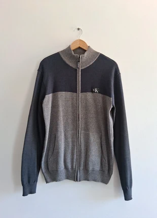 Casaco Camisola Calvin Klein com fecho e bolsos manga comprida, marca: Calvin Klein, estado: Muito bom, tamanho: L, €15.00, €16.45 inclui Proteção do Comprador