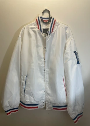 Casaco Levi’s, merk: Levi's, staat: Nieuw met prijskaartje, maat: M, € 85,00, € 89,95 inclusief Kopersbescherming